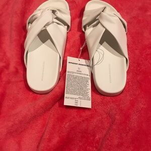 Amazon Essentials Women’s White Knot Slide Sandals